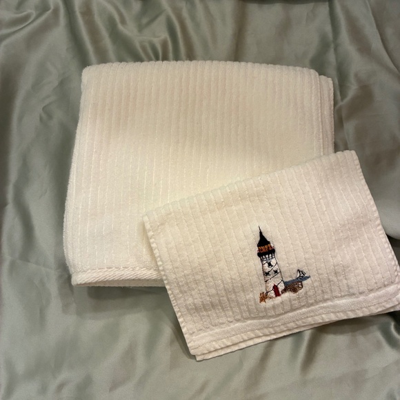 Ivory Towel & Wash Cloth Set With Lighthouse Embroidered on Wash Cloth Only EUC - Picture 1 of 3